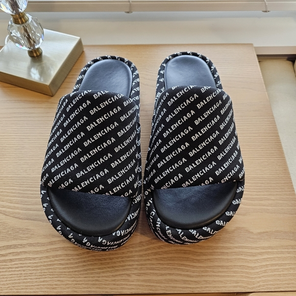 BALENCIAGA LOGO SLIP ON PLATFORM SANDALS - Picture 4 of 9